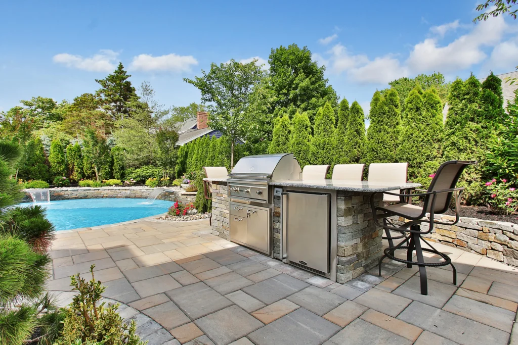 Family-Friendly Pool Designs with Safe and Enjoyable Features